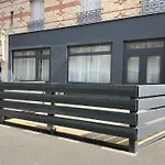 Lounge In A Cosy Apartment On Canal Saint-Martin