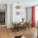 Lounge In A Cosy Apartment On Canal Saint-Martin