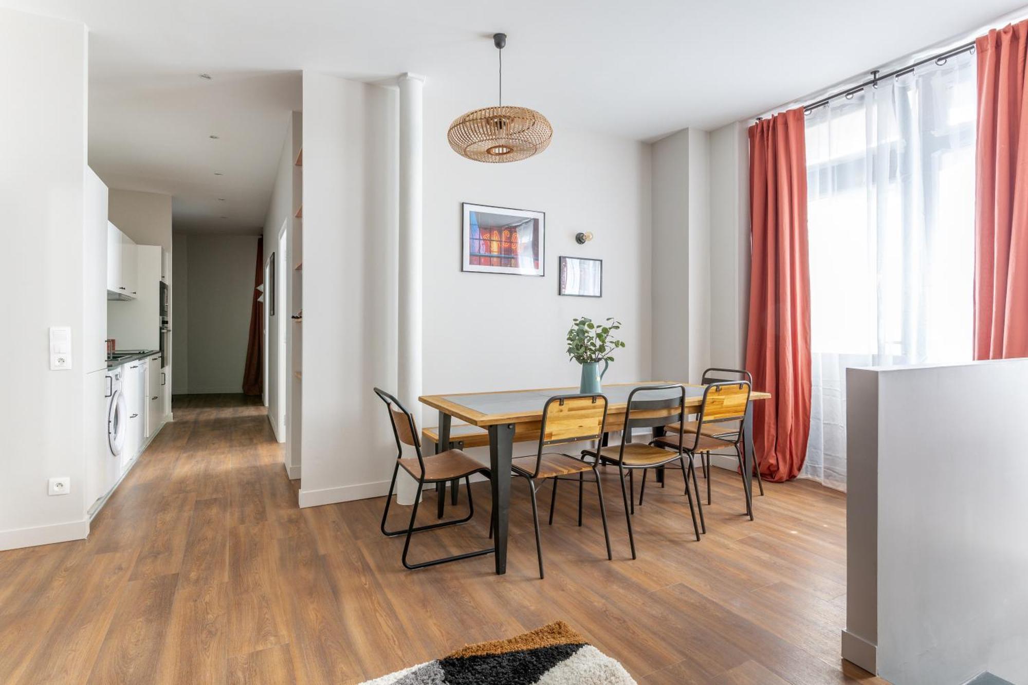 Lounge In A Cosy On Canal Saint-martin *
