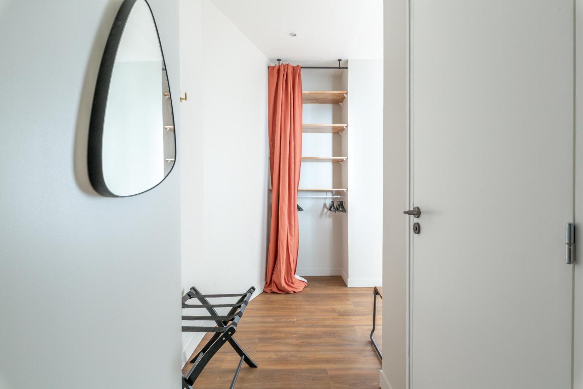 Lounge In A Cosy On Canal Saint-martin Appartement *