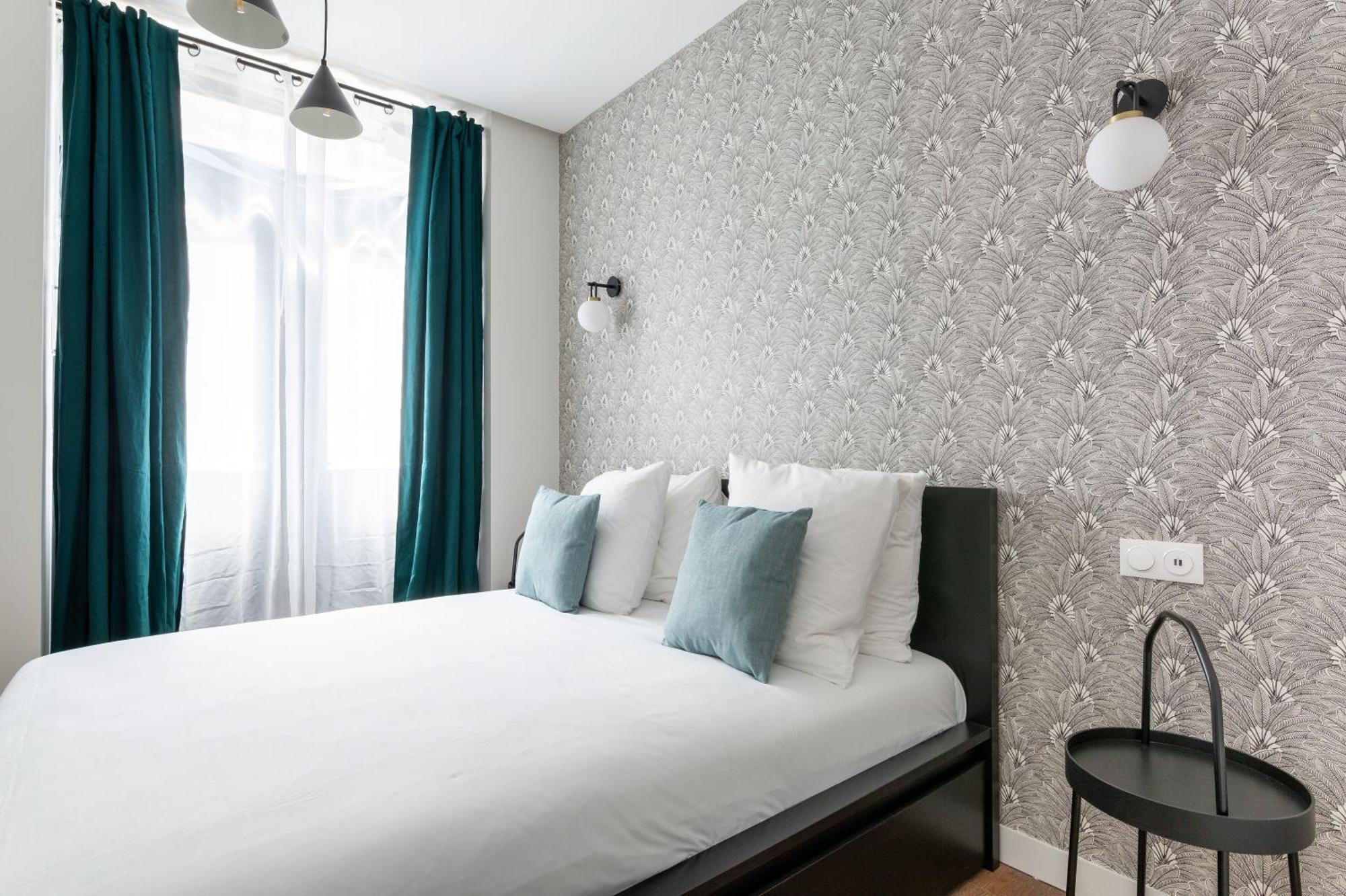Lounge In A Cosy On Canal Saint-martin Appartement Parijs
